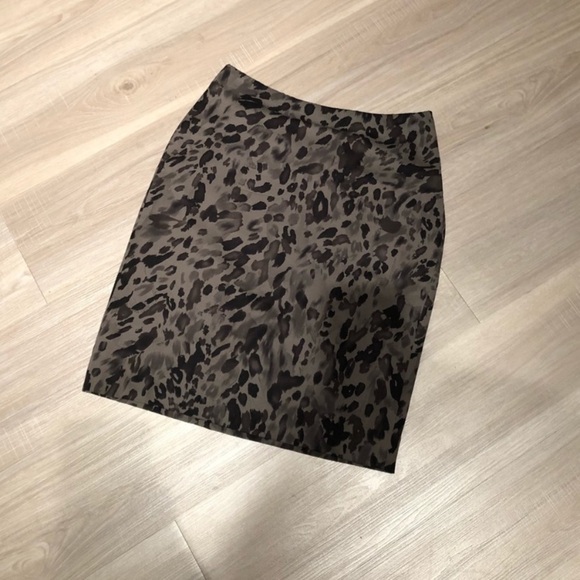 Ann Taylor EUC pencil skirt size 6 - Picture 1 of 6